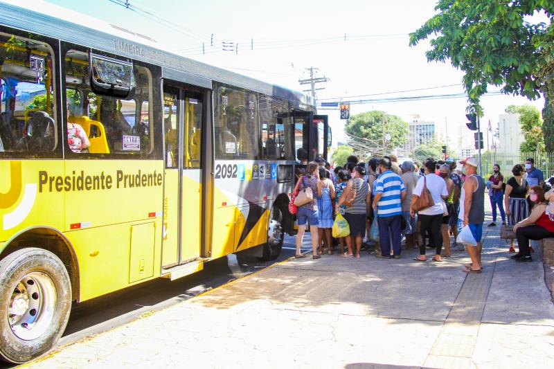 Serviço de transporte coletivo é executado na cidade por meio de contrata emergencial