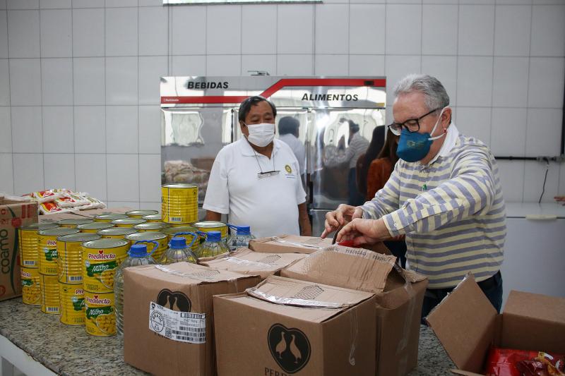 Entrega de alimentos à Unipode ocorreu nesta sexta-feira