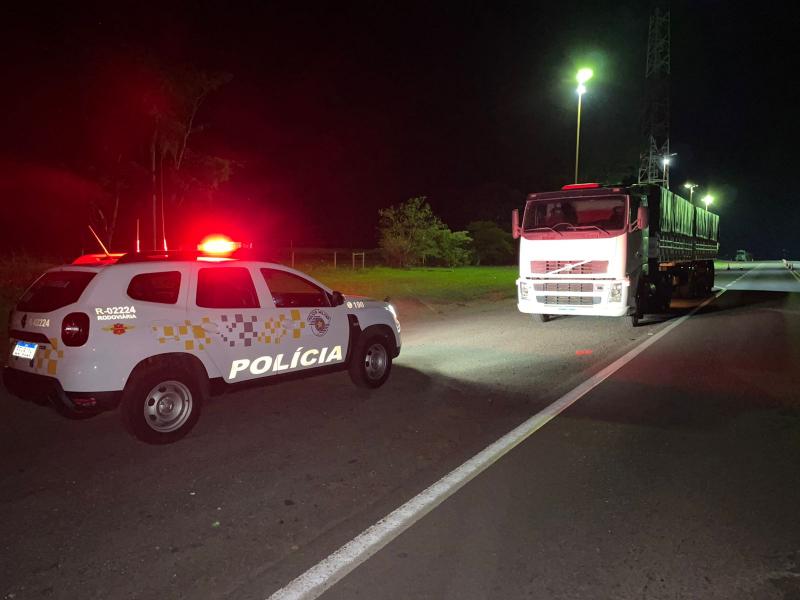 Veículo foi apreendido e a ocorrência registrada no plantão policial de Rosana