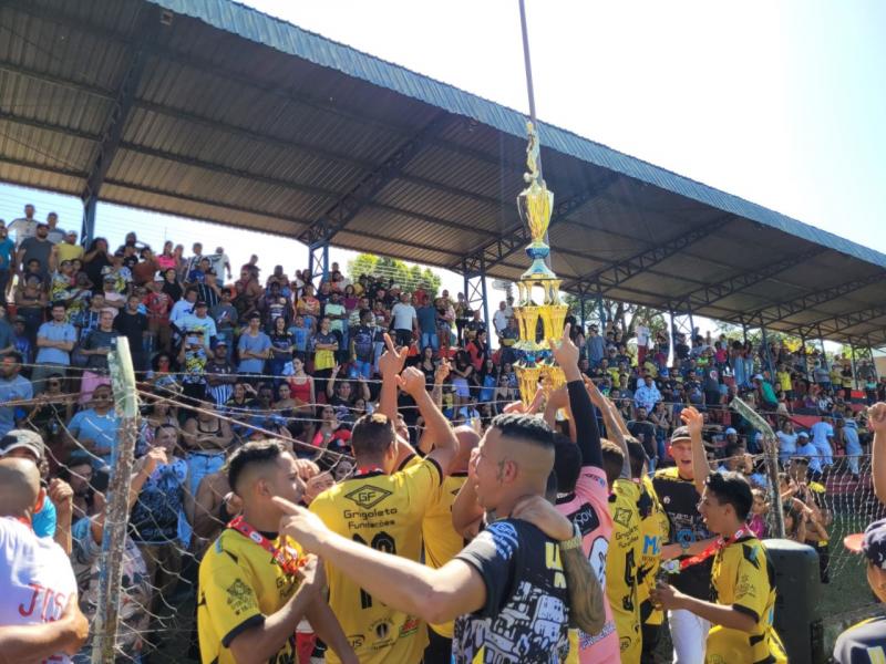 Torcida também merece a taça com gol de placa na doação de meia tonelada de alimentos ao Fundo Social