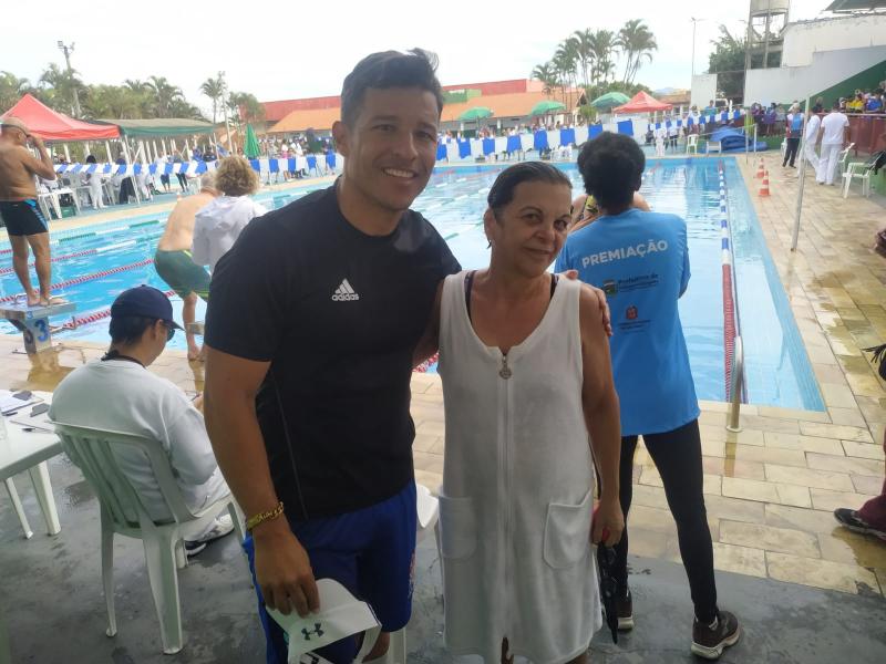 No feminino, Maria Soto, na foto com Clayton Dutra, também brilhou, ficando em 8º