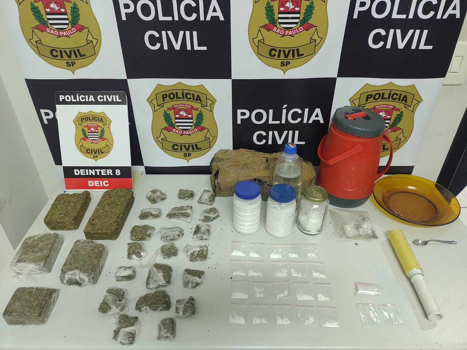 Policiais apreenderam 1.956,70 kg de maconha e 84 gramas de cocaína durante operação