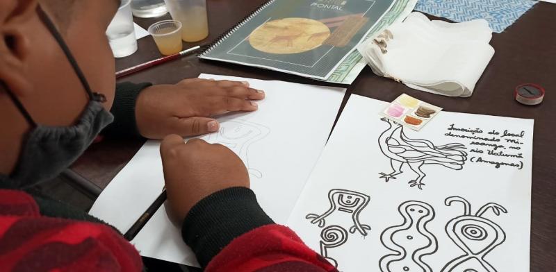 Oficina propôs o diálogo entre as artes visuais e os artesanatos naturais, em uma perspectiva brasileira da região do Pontal