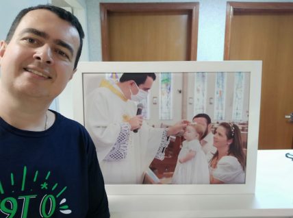 Sacerdote foi presenteado pela fotógrafa Camille Hieda Matsuno com a famosa foto