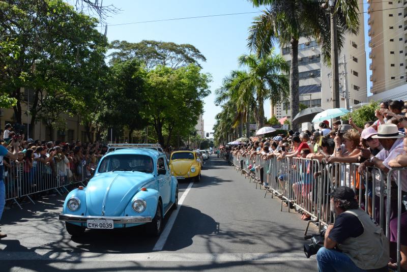 Tradicional desfile é realizado na Avenida Washington Luiz 
