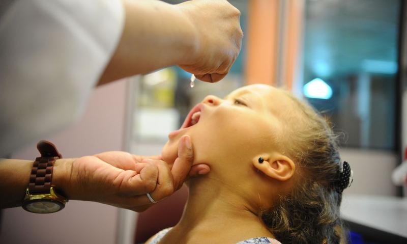 Crianças poderão ser imunizadas contra poliomielite dois dias antes da campanha nacional