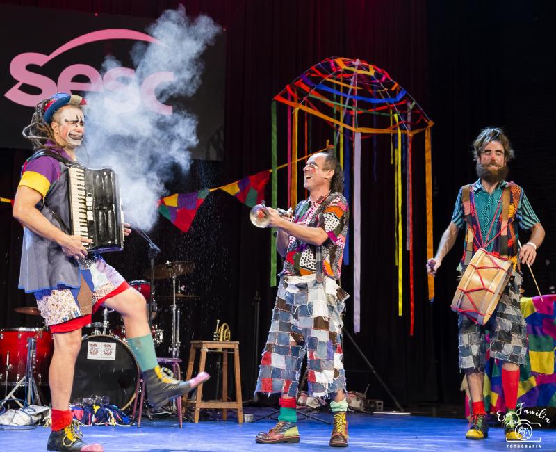“Fuzurufafa Bafafazuru” estreou em 2018 e já circulou por diversos festivais, mostras de teatro e circo
