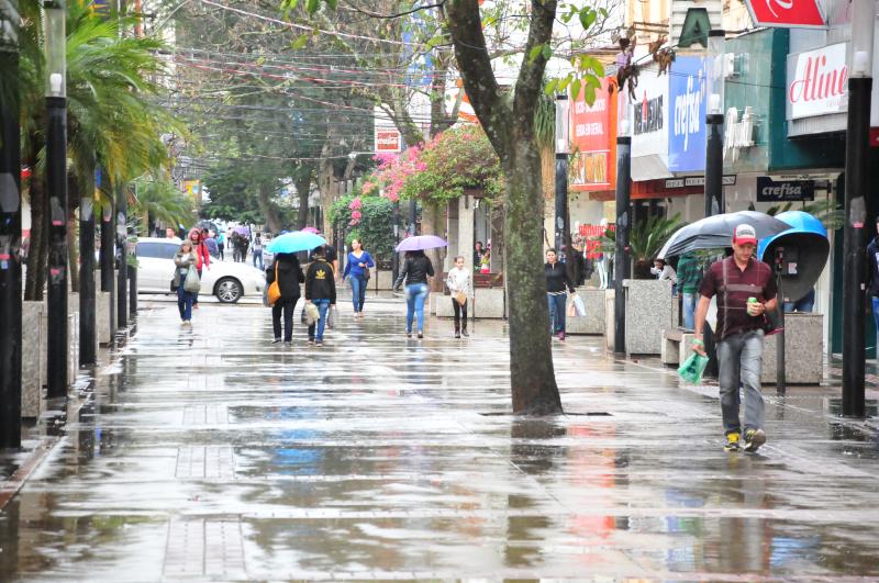 Hoje e amanhã a previsão é de chuva em Prudente e região