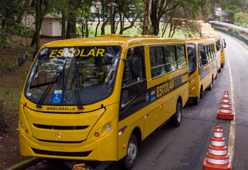 Ônibus escolares foram entregues a duas cidades da região de Prudente