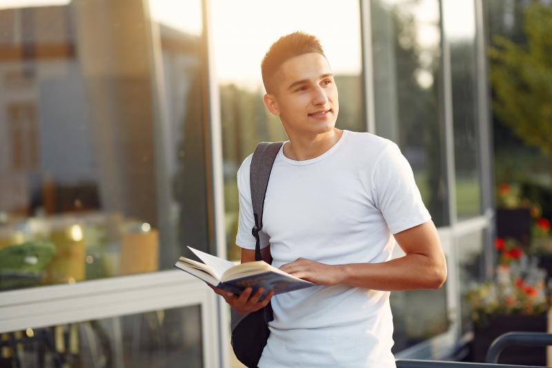 Para ter a experiência de fazer um estágio, interessado deve estar estudando