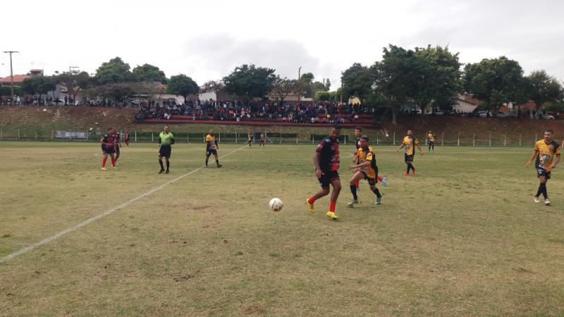 Manhã gelada de ontem não impediu que a bola rolasse e os gols saíssem