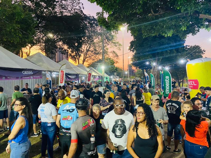 Praça de alimentação ficou lotada todos os dias do Rally dos Sertões