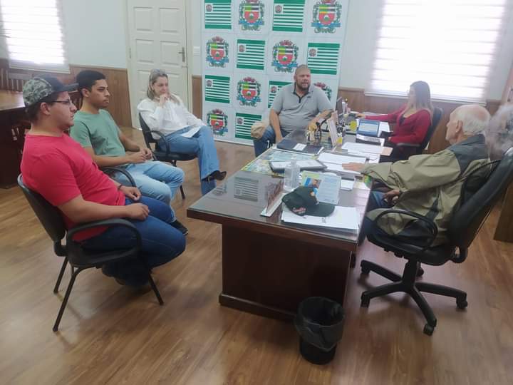 Estudantes agradecem prefeito Duca Bonilha pelo PL que beneficia estudantes com auxílio-transporte