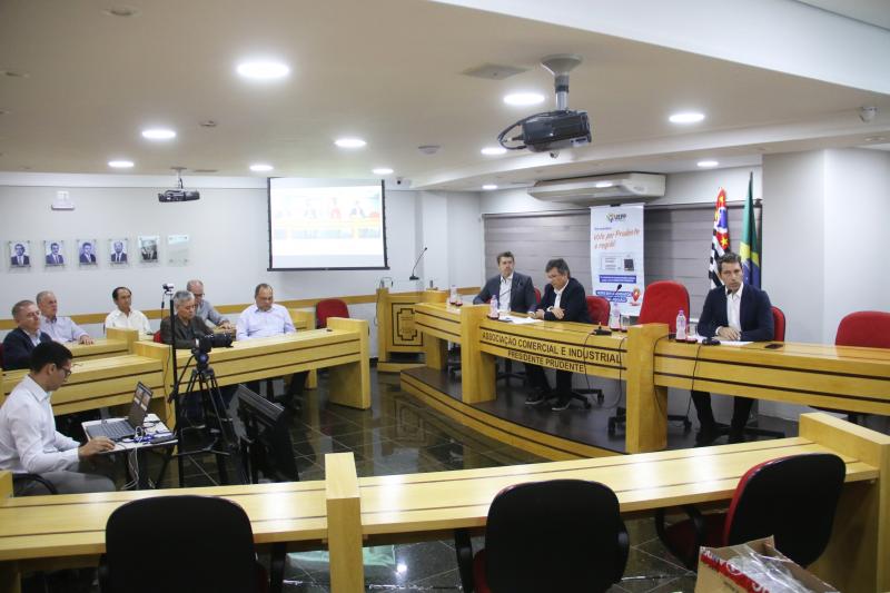 Carta-compromisso foi apresentada aos candidatos durante sabatinas realizadas na Acipp