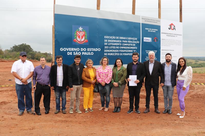Assinatura de ordem de serviço autoriza a construção de casas da CDHU em Pirapozinho 