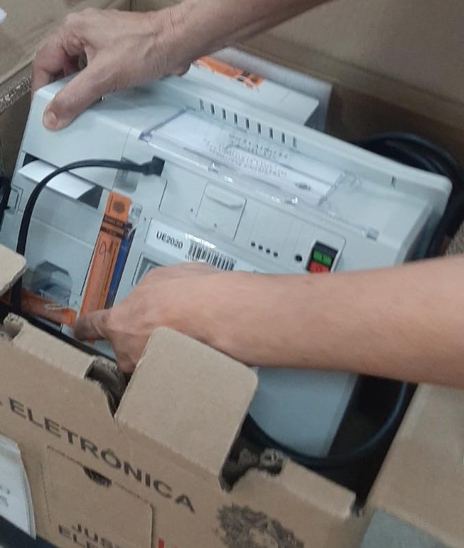 Urnas eletrônicas serão encaminhadas para locais de votação neste sábado 