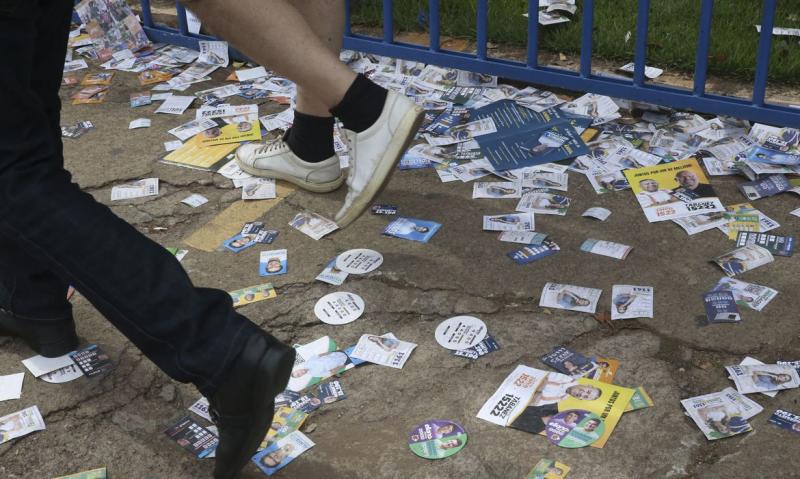 Santinhos podem ser entregues até às 23h do dia que antecede o pleito eleitoral