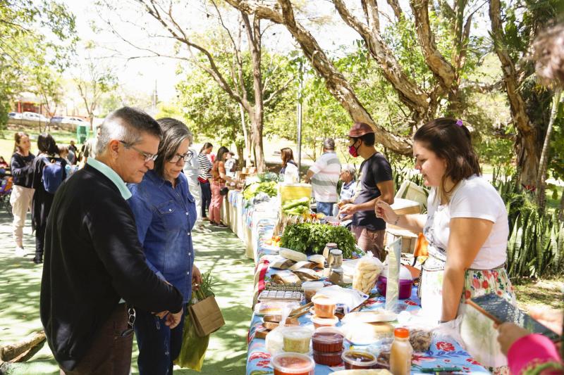 Evento se configura não só como um local de compra e venda de produtos, mas também como um espaço educativo
