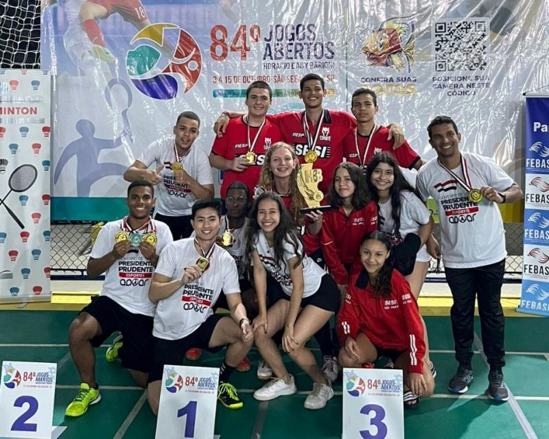 Equipe garantiu o único troféu para a cidade, além de 5 medalhas