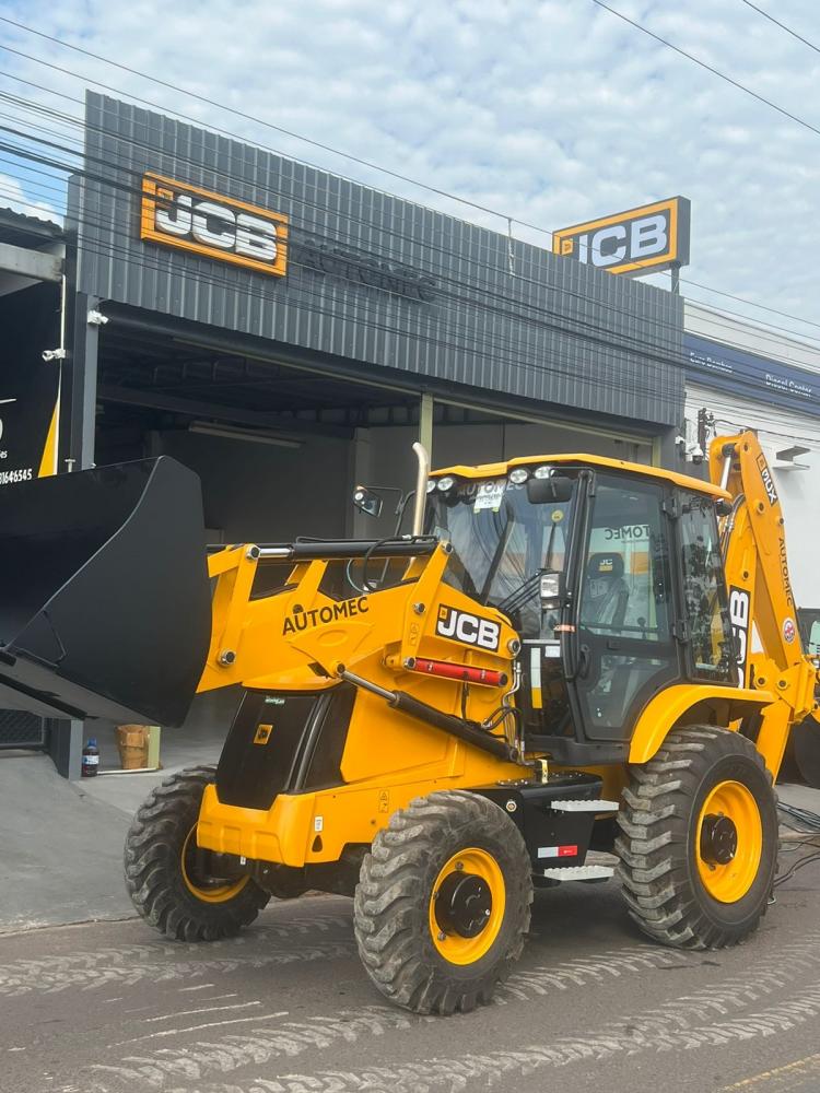 Automec JCB, instalada na Avenida Joaquim Constantino, 4.719