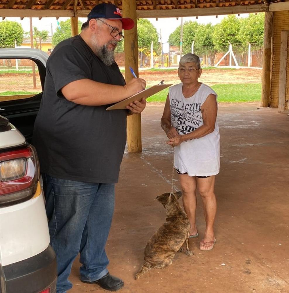 Moradores de Itororó do Paranapanema levaram seus animais para serem vacinados e chipados