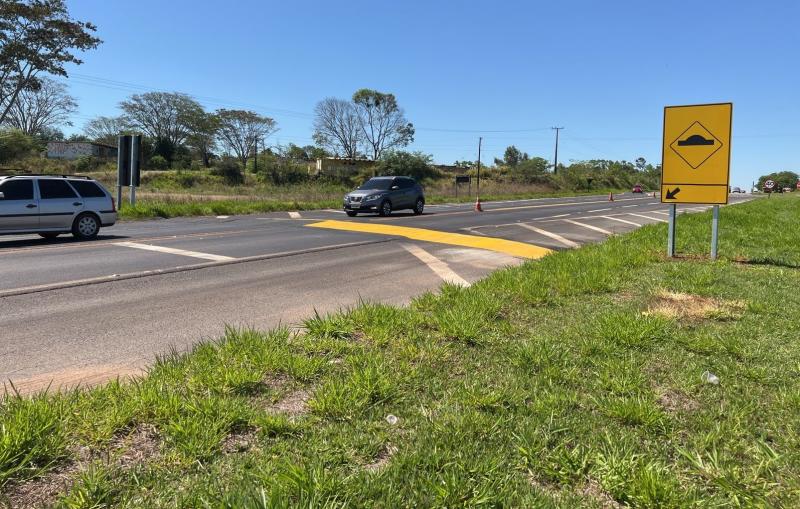 DER implantou duas lombadas na altura do km 11 da rodovia