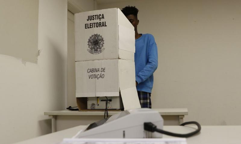Eleitor poderá votar se estiver em situação regular com a Justiça Eleitoral