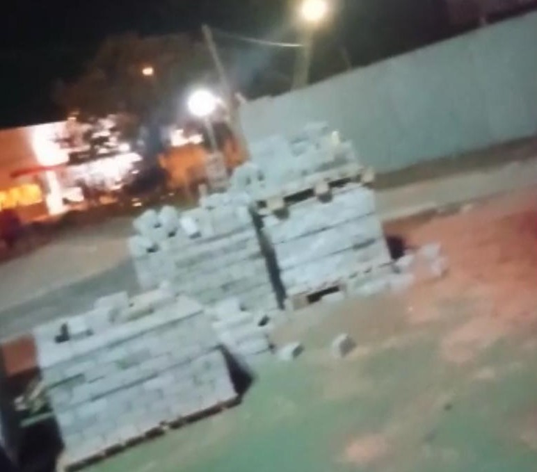 Pedras que foram quebradas e que seriam usadas na reforma da Praça Francisco Farias