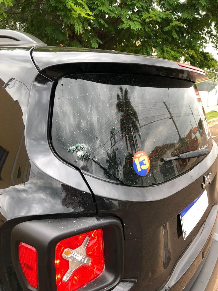 Carro do dentista Heitor de Almeida Souza foi depredado durante fervor da apuração dos votos do segundo turno das eleições