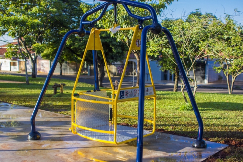 Áreas de lazer localizadas em espaço público deverão contar com brinquedos adaptados