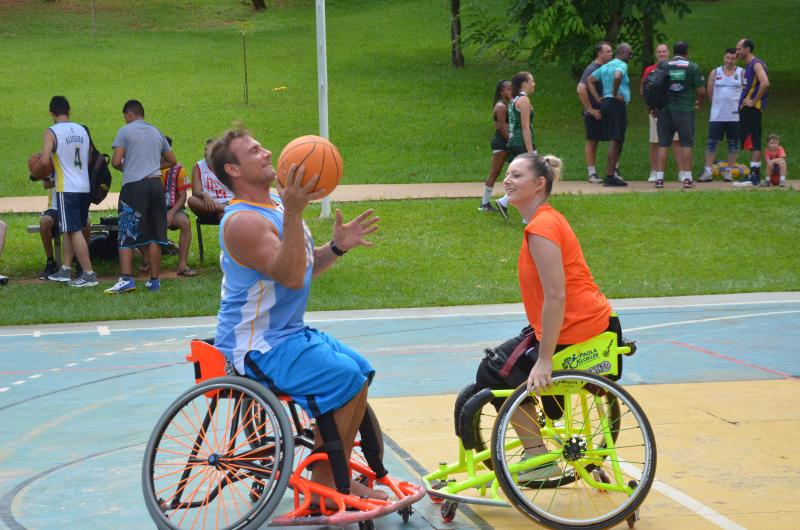 Atleta de basquete sobre rodas da seleção feminina, Paola Klokler, participa de bate-papo, hoje, às 19h30