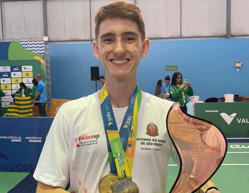 É a primeira vez que um aluno de Escola Sesi conquista medalhas no badminton dos JEB’s