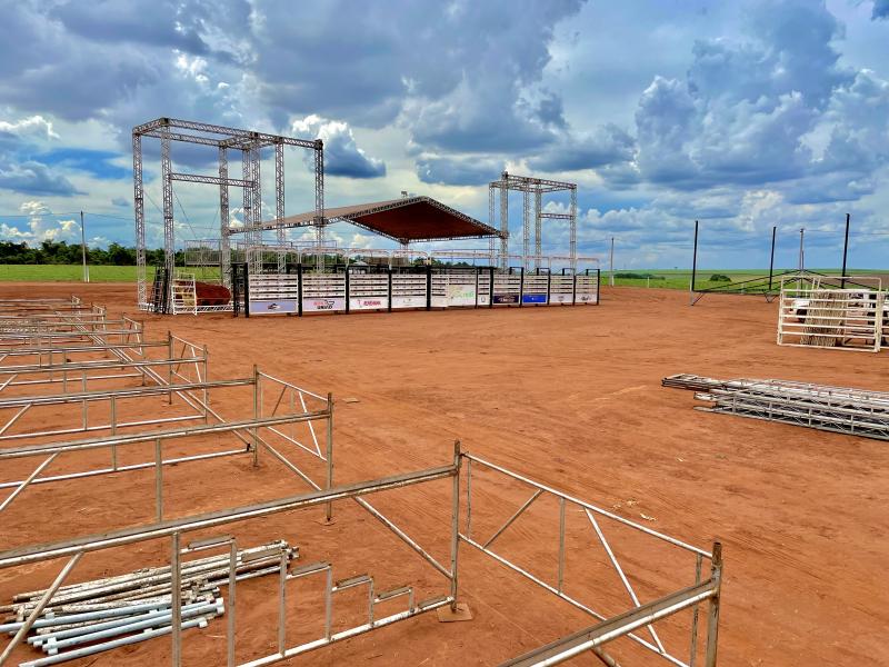 Recinto do Rodeio sendo preparado para o 1º Iepê Agro Fest que começa no dia 24