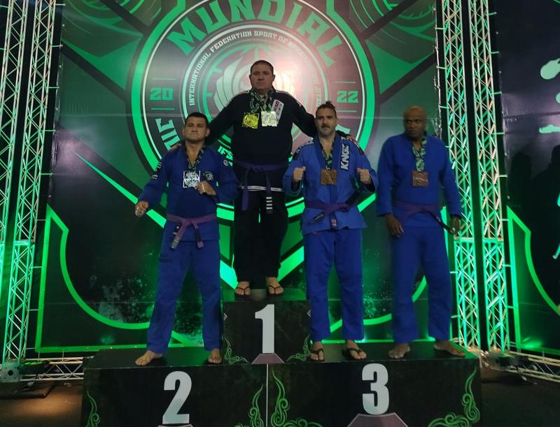 Ele foi bicampeão Mundial no Absoluto e vice-campeão na categoria (faixa roxa master 4)