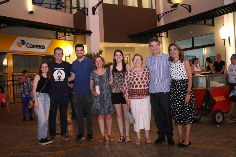 Maria Eliza (sobrinha), Lourival Morandi (cunhado), Caio (filho), Carla (irmã), Maria Gabriela (sobrinha), Isaura (mãe) e Cecília (esposa)