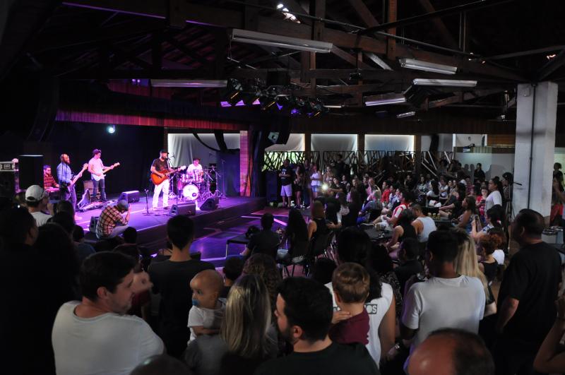 Hsoul se apresenta a partir das 16h, com músicas de cantores e bandas consagradas