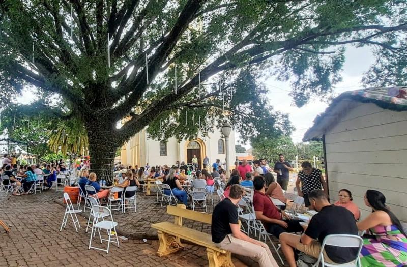 Na quermesse, além de várias delícias, muita diversão e música ao vivo 