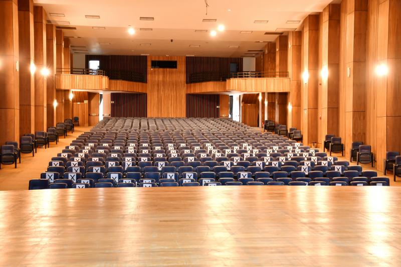 Teatro Paulo Roberto Lisboa disponibiliza 530 lugares; evento ocorre às 19h30