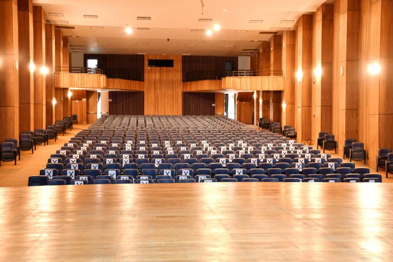 Teatro Paulo Roberto Lisboa disponibiliza 530 lugares; evento ocorre às 19h30