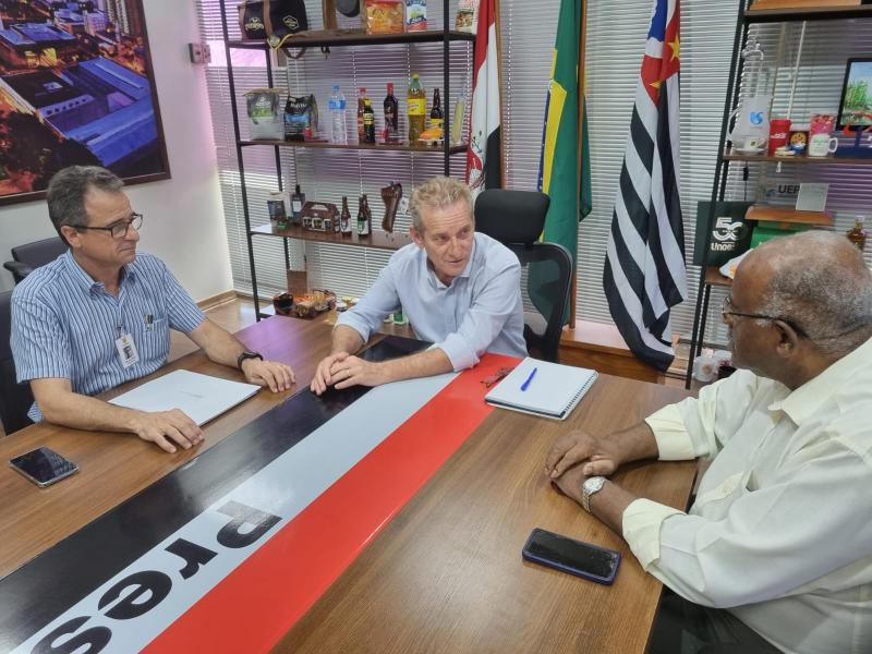 Encontro entre prefeito e diretoria da Lumen