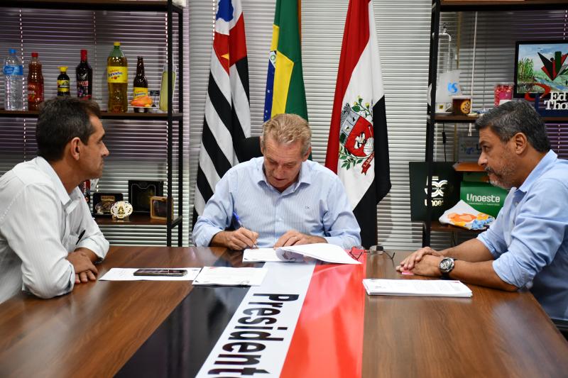 Contrato do transporte coletivo foi assinado nesta quinta-feira