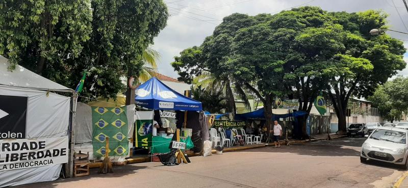 No local, há tendas para abrigar os manifestantes