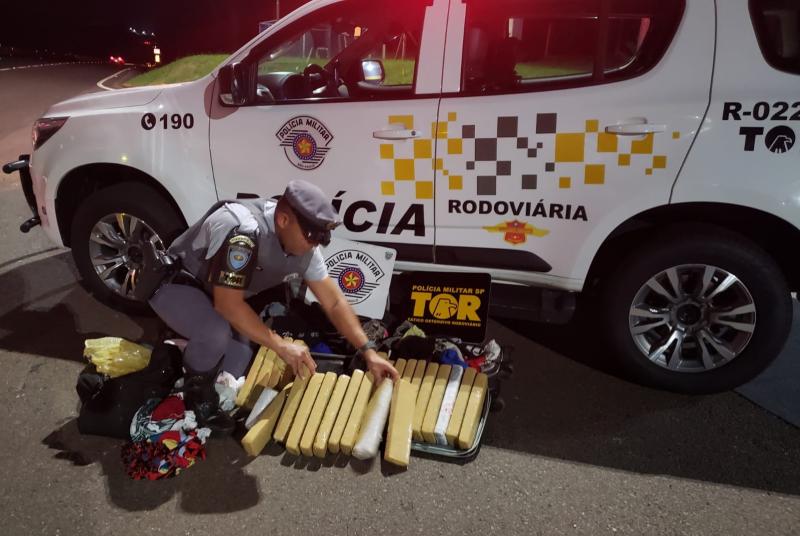 Apreensão de 30,4 kg de maconha ocorreu por voltas das 23h30 desta quinta, na SP-270, em Venceslau