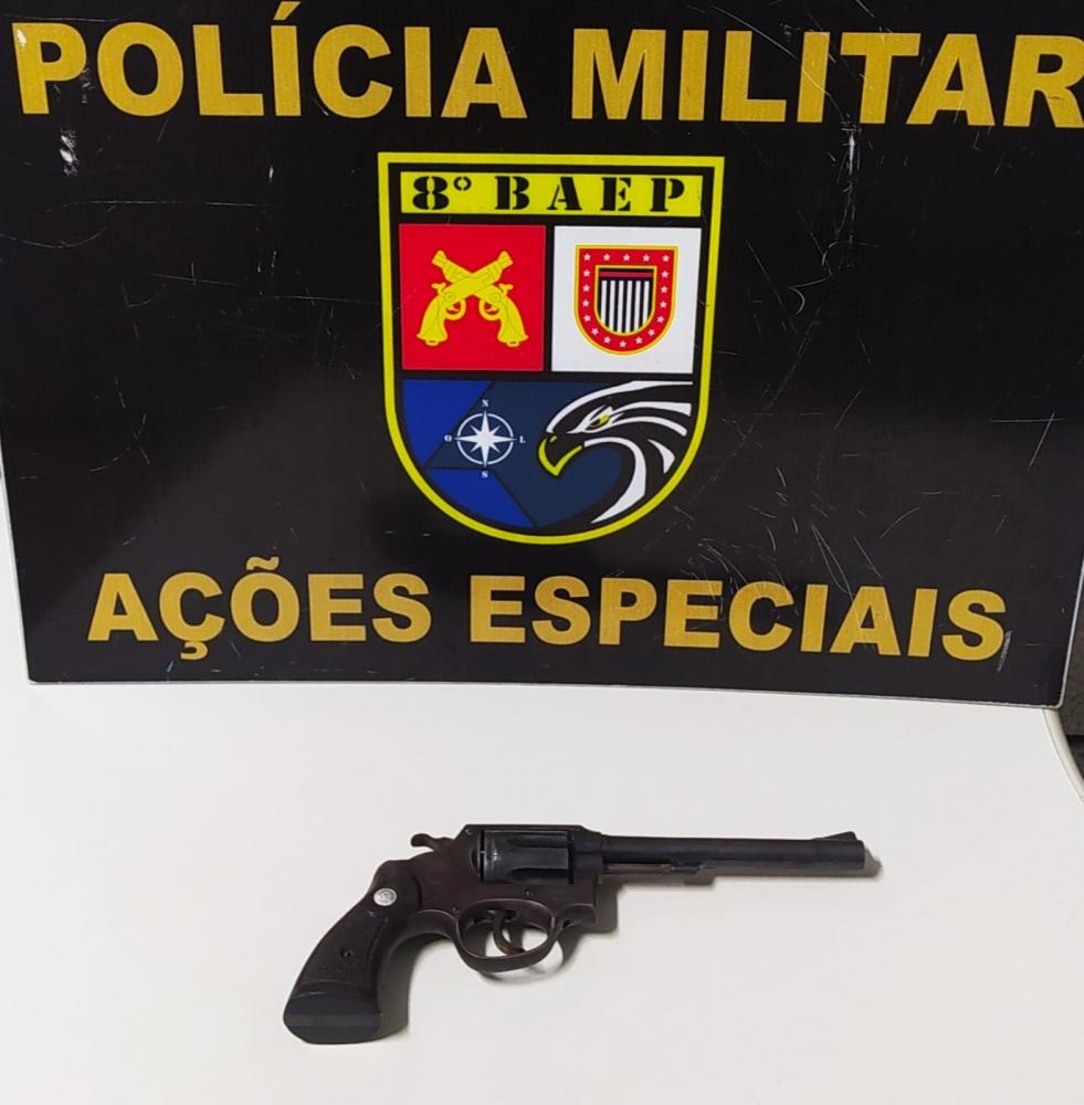 Revólver calibre 38 oxidado utilizado pelo suspeito para efetuar disparos contra o cunhado foi apreendido pela polícia 