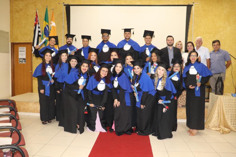 Formandos do curso Técnico em Administração da classe descentralizada de Pirapozinho