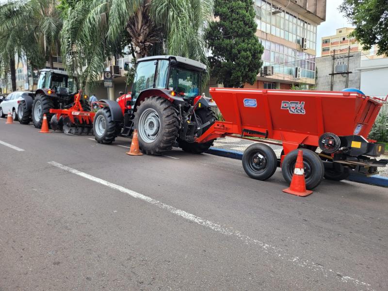 Entrega ocorreu na tarde desta terça-feira (10), no estacionamento do Paço Municipal