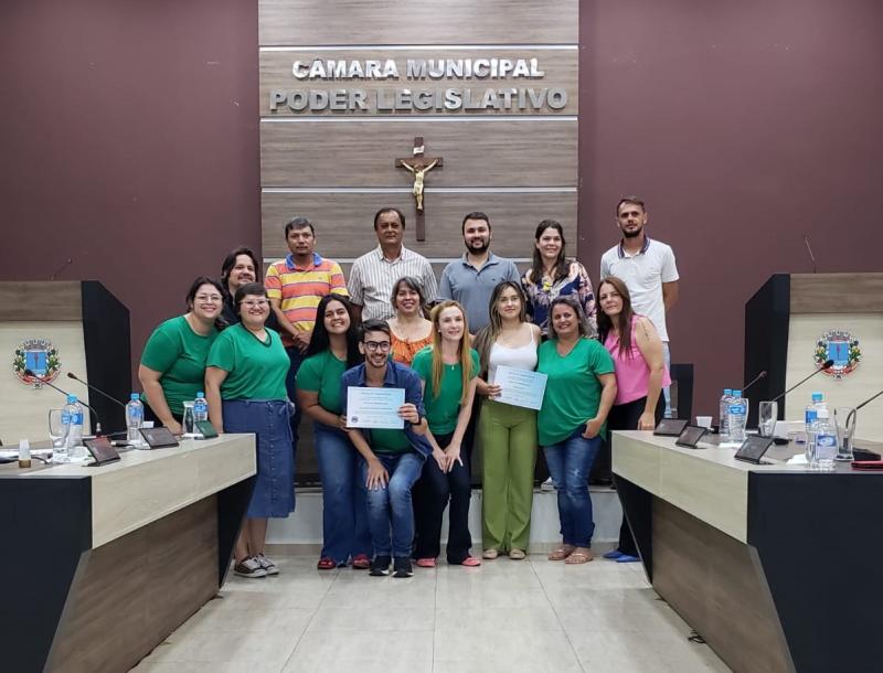 Guilherme com a equipe da Secretaria da Assistência, Cras e vereadores