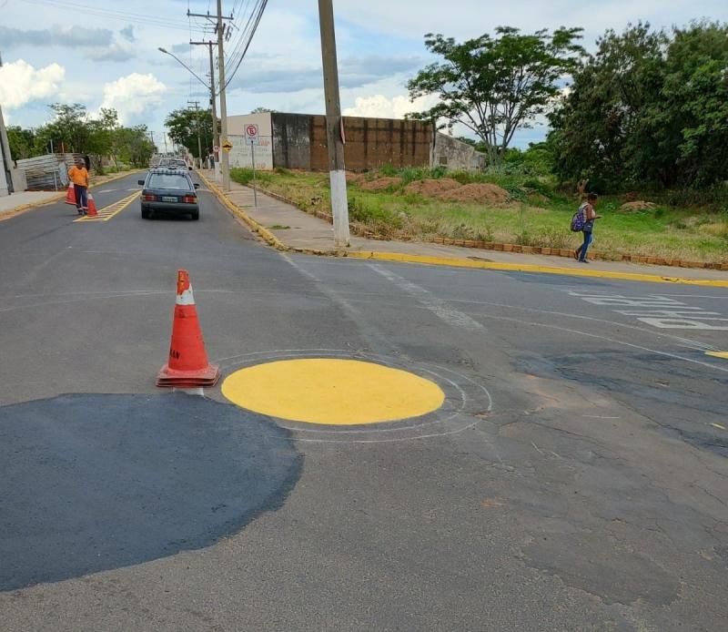 Prefeitura de Pirapozinho informa que serviços objetivam tornar sinalização de trânsito mais visíveis à população