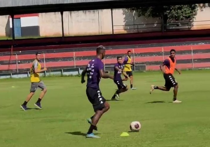 Antes da viagem até São José dos Campos, Grêmio Prudente fez um último treino no Estádio Caetano Peretti ontem