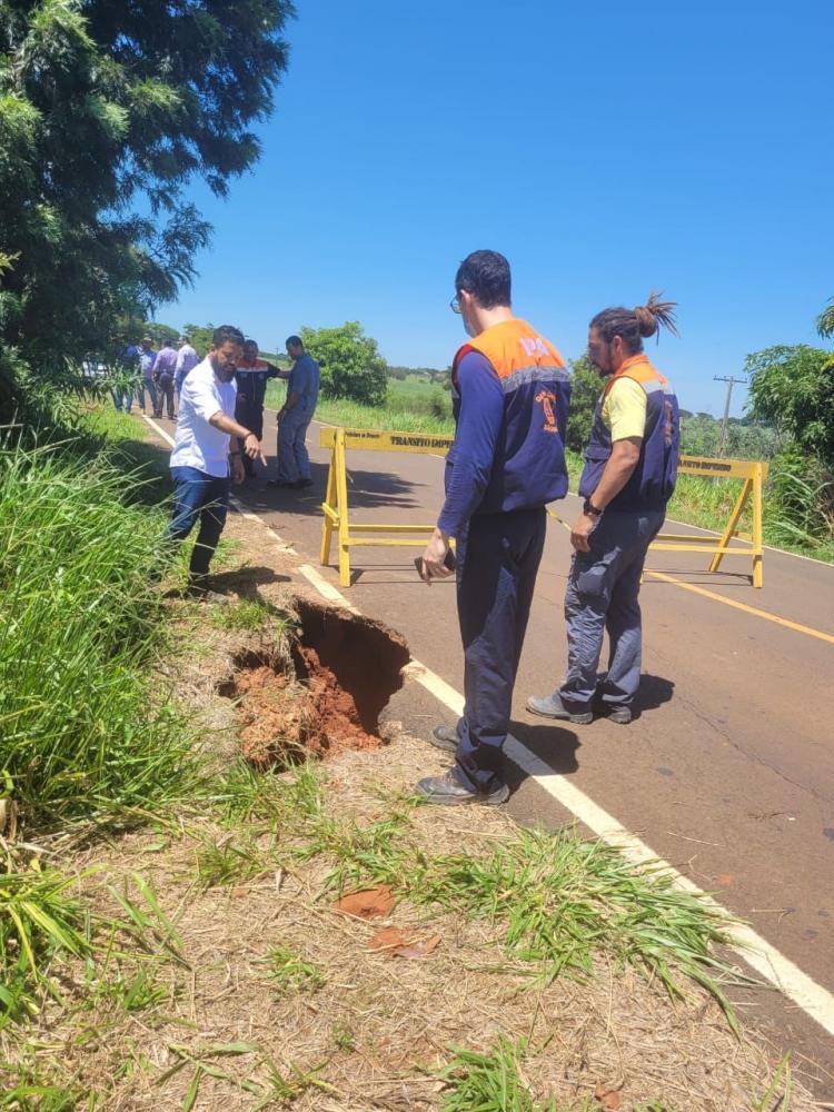 Avarias na estrada já tinha provocado interdição pela Defesa Civil